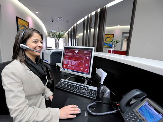 receptionist-tornado-tower-doha